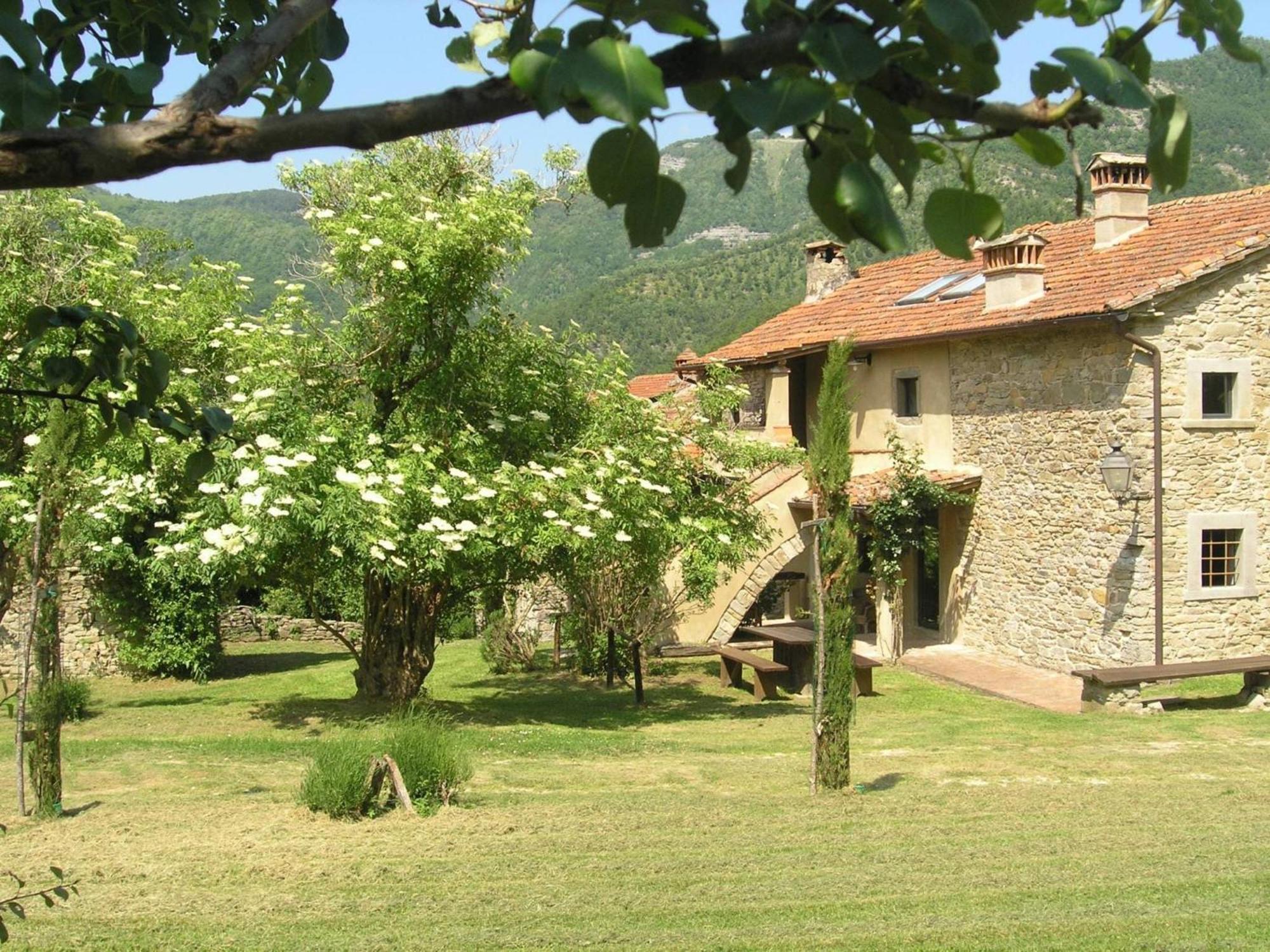 Comfy Home In San Godenzo With Lake Nearby Buitenkant foto